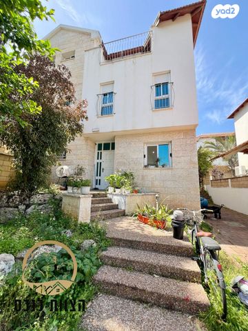 דו משפחתי, יעקב בר סימנטוב, גבעת אוויה, יהוד מונוסון