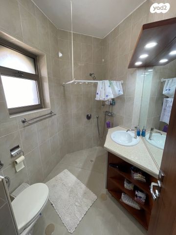 בית פרטי/ קוטג', ניגונים, רננים, ערד