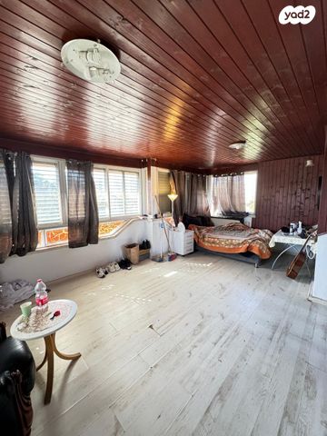 דופלקס, יוסף טרומפלדור, אושיות, רחובות