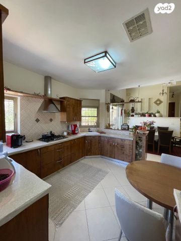 בית פרטי/ קוטג', ניגונים, רננים, ערד