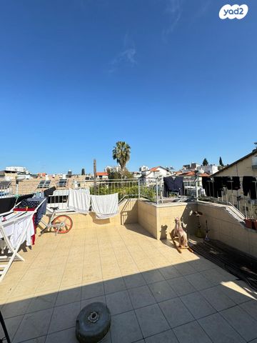 דופלקס, יוסף טרומפלדור, אושיות, רחובות