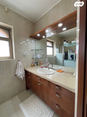 בית פרטי/ קוטג', ניגונים, רננים, ערד