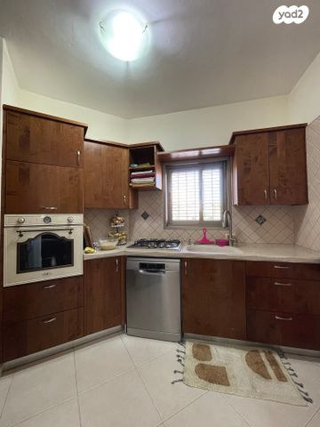 בית פרטי/ קוטג', ניגונים, רננים, ערד