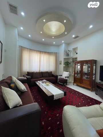 בית פרטי/ קוטג', ניגונים, רננים, ערד