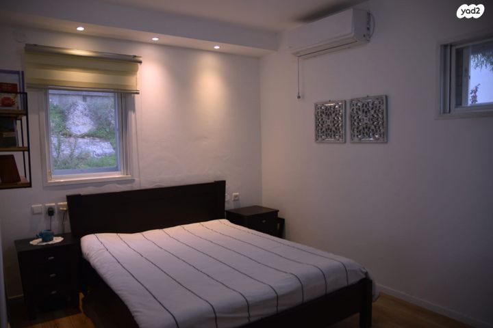 דו משפחתי, צוותא א, אלפי מנשה