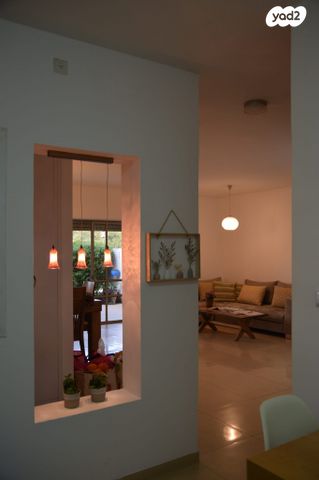 דו משפחתי, צוותא א, אלפי מנשה