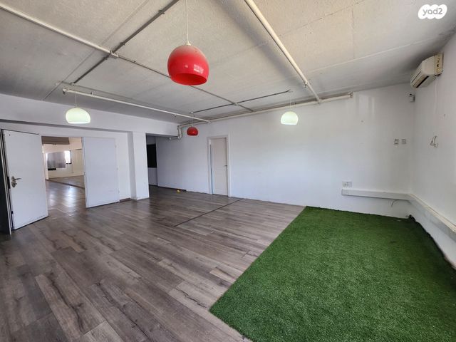 חנויות/ שטח מסחרי, המלאכה, טירת כרמל