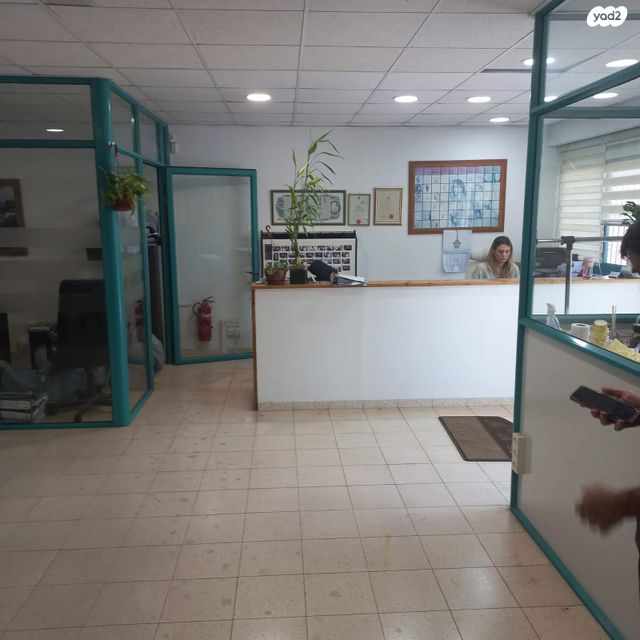 חנויות/ שטח מסחרי, מרכז מסחרי איתן, קצרין