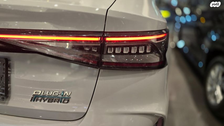 צ׳רי אריזו 8