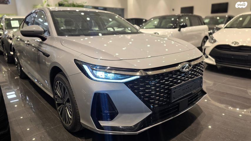 צ׳רי אריזו 8