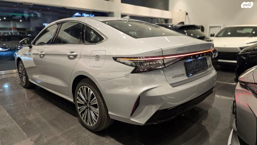 צ׳רי אריזו 8