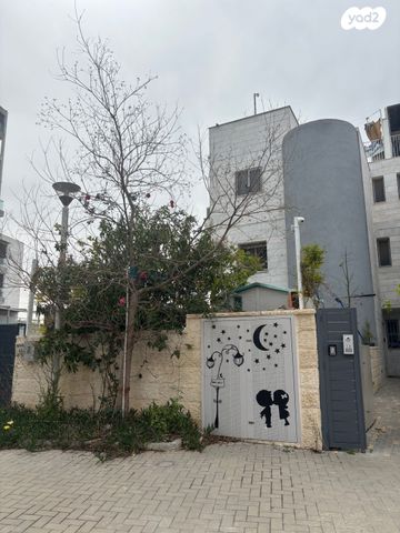 נחום 11