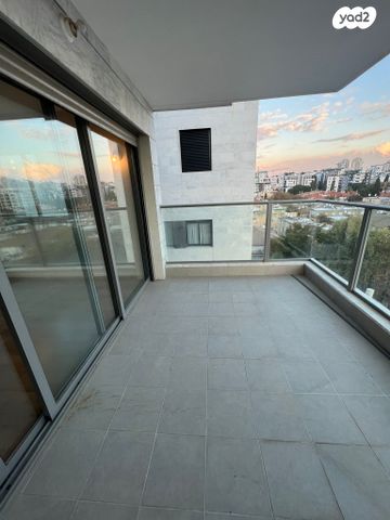 דירה, ישראל טייבר, גבעת הרמבם, גבעתיים