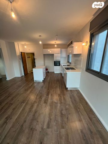 דירה, ישראל טייבר, גבעת הרמבם, גבעתיים