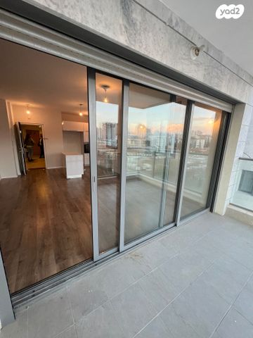 דירה, ישראל טייבר, גבעת הרמבם, גבעתיים