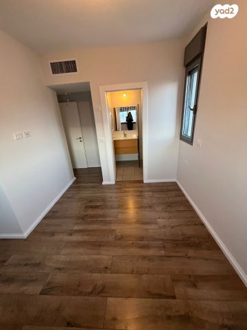 דירה, ישראל טייבר, גבעת הרמבם, גבעתיים