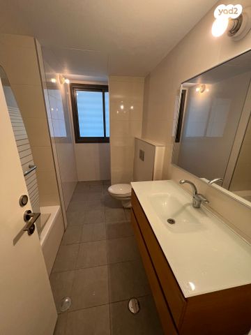 דירה, ישראל טייבר, גבעת הרמבם, גבעתיים