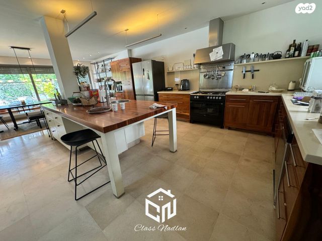 בית פרטי/ קוטג', סביון