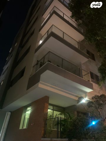 דירה, ישראל טייבר, גבעת הרמבם, גבעתיים