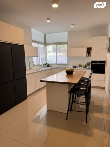 דו משפחתי, שיכון אשר, רעננה