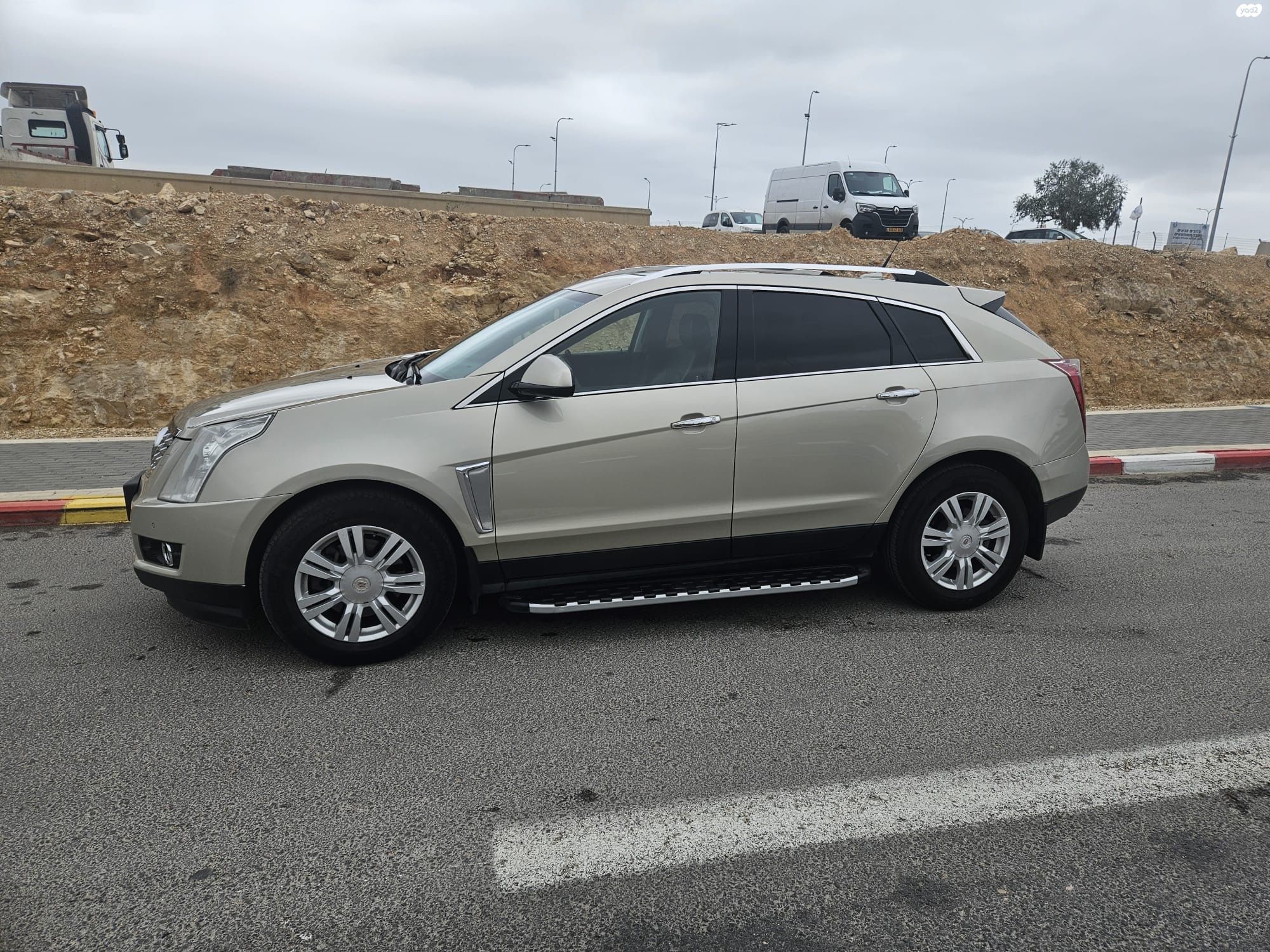 מודעת רכב קאדילק SRX