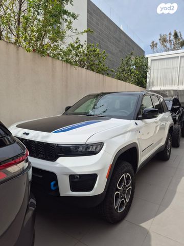 מודעת רכב ג'יפ גרנד צ'ירוקי