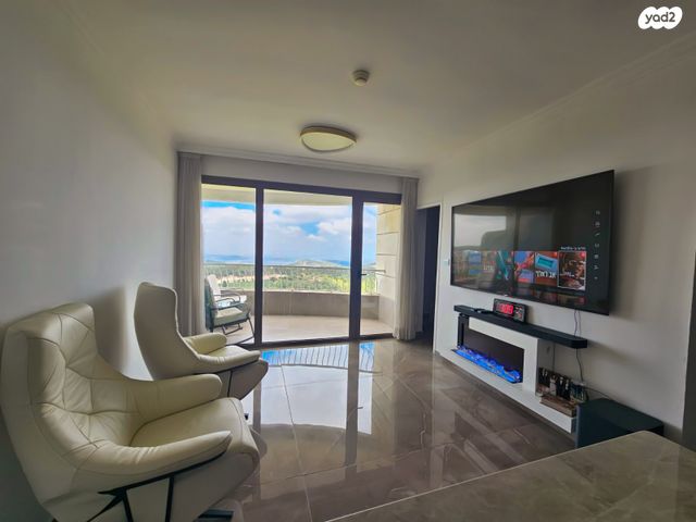 דירה, הפסגה 1, שורש, שורש