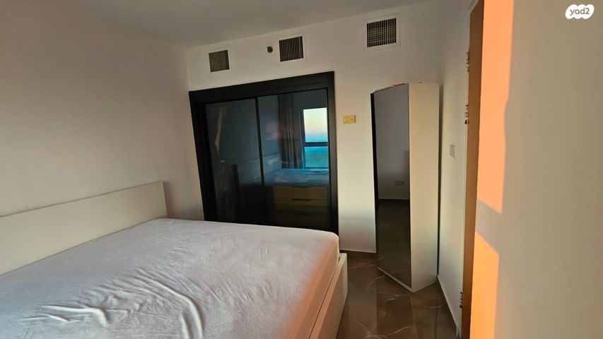 דירה, הפסגה 1, שורש, שורש