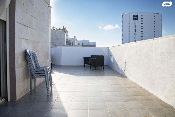 דירה, שדרות מנחם בגין 8, גבעת אולגה, חדרה