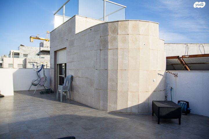 דירה, שדרות מנחם בגין 8, גבעת אולגה, חדרה