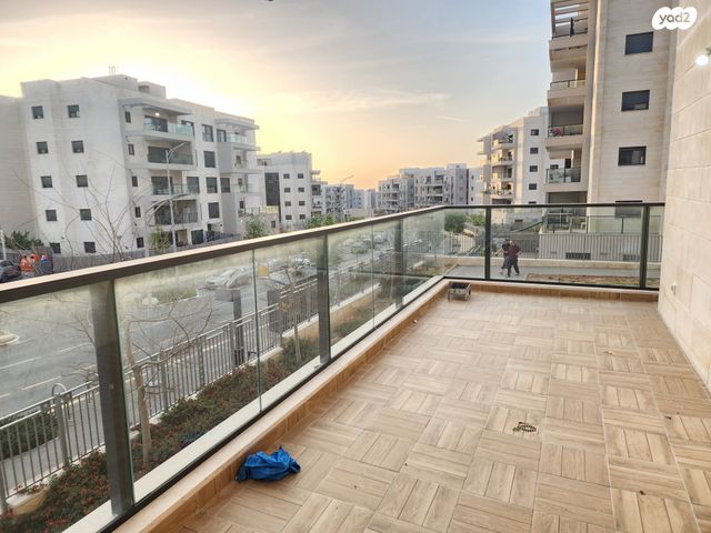 דירה, אבני חן, חריש