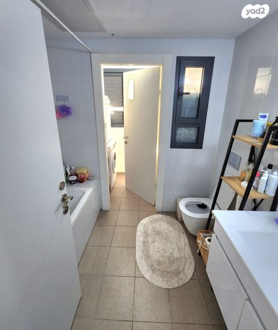 דירה, יעקב תמרי, חצרות המושבה, רחובות