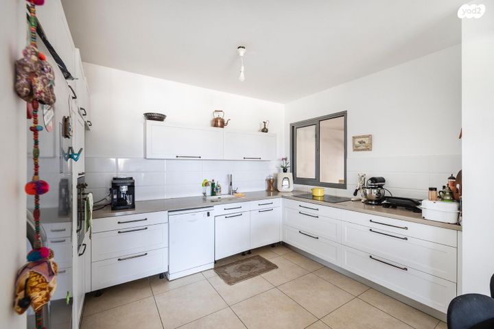 דירה, כפר יונה