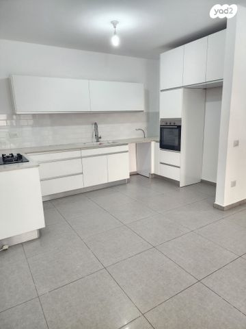 דירה, אבני חן, חריש