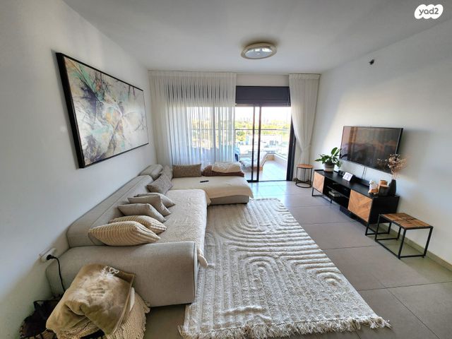 דירה, יעקב תמרי, חצרות המושבה, רחובות