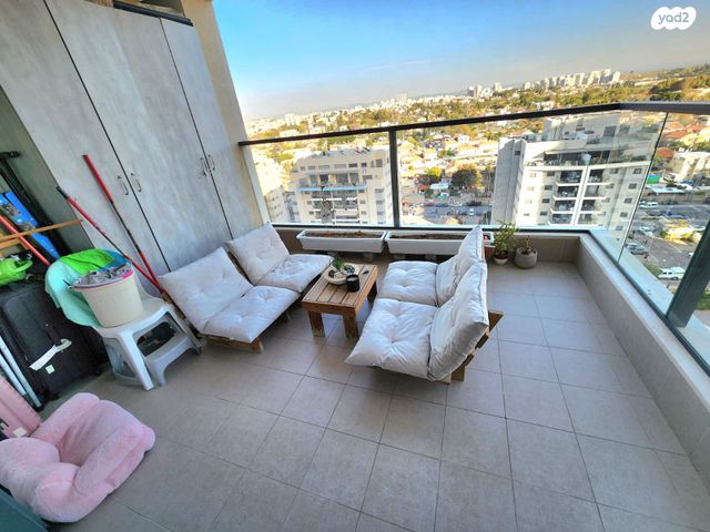 דירה, יעקב תמרי, חצרות המושבה, רחובות