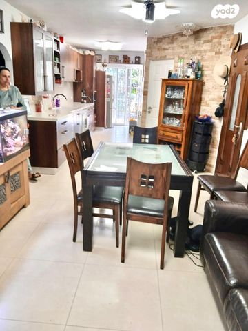 דירה, לאה גולדברג, נווה יעקב, ירושלים