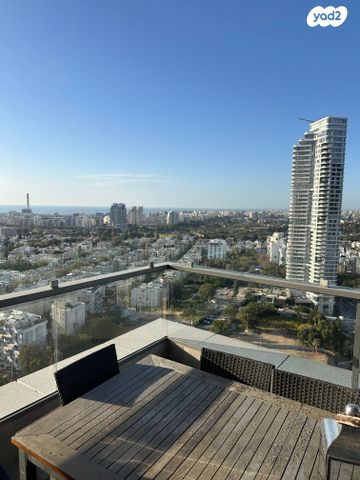 ניסים אלוני 