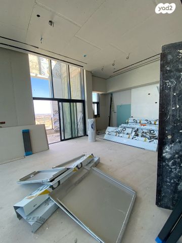 גג/ פנטהאוז, המלכים 6, קרית צאנז, נתניה