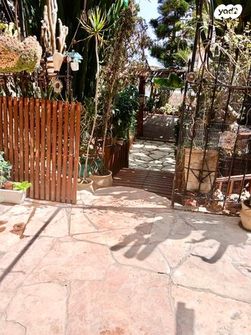 לאה גולדברג 