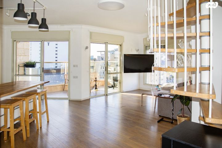 דירה, שדרות מנחם בגין 8, גבעת אולגה, חדרה