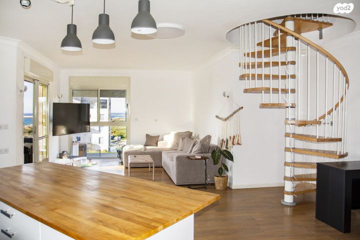 דירה, שדרות מנחם בגין 8, גבעת אולגה, חדרה