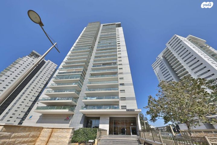 דירה, עפרה חזה, משכנות האומנים, קרית מוצקין