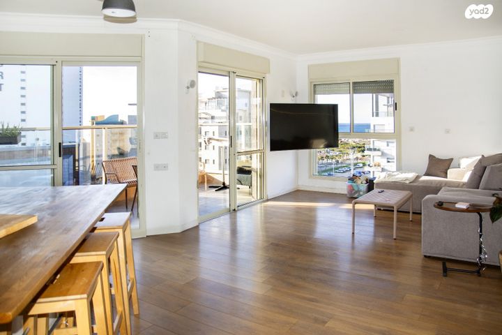 דירה, שדרות מנחם בגין 8, גבעת אולגה, חדרה