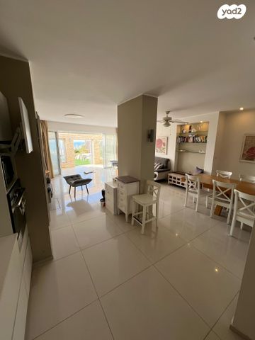 דירת גן, דרך בן גוריון 136, בת ים