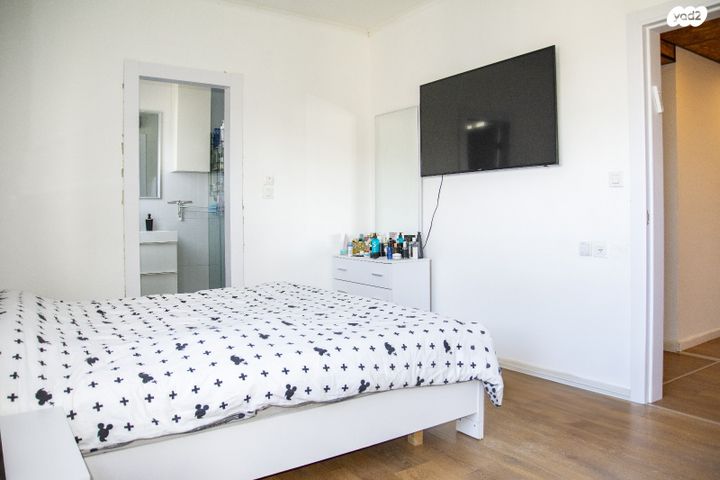 דירה, שדרות מנחם בגין 8, גבעת אולגה, חדרה