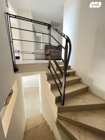 דירת גן, דרך בן גוריון 136, בת ים