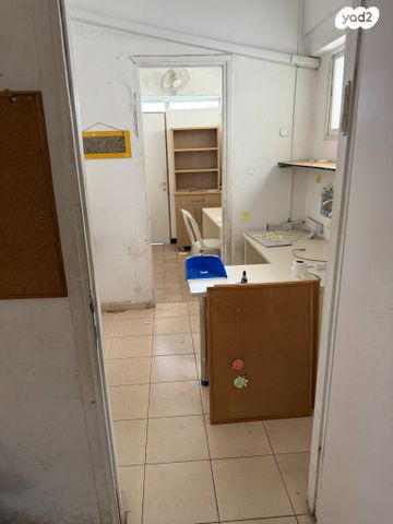 חנויות/ שטח מסחרי, שדרות הנשיא וייצמן 26, מרכז העיר, חדרה