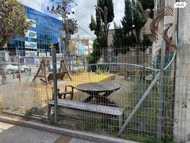 חנויות/ שטח מסחרי, שדרות הנשיא וייצמן 26, מרכז העיר, חדרה