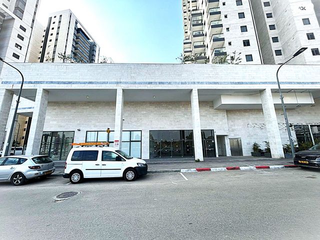 חנויות/ שטח מסחרי